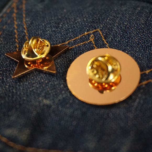 POSH BABE PIN 1” ROSE GOLD LIMITED EDITION ART NWT - Picture 4 of 8